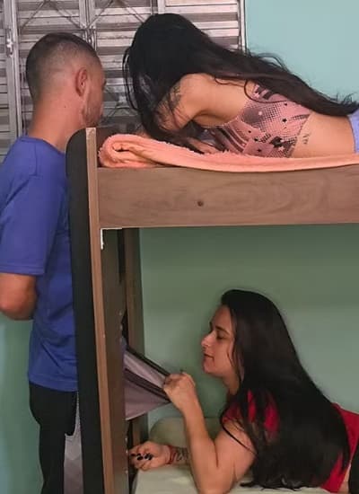 Chiếc giường tầng tội lỗi: Nơi những khao khát thầm kín được đánh thức